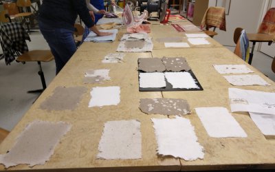 De workshop papierscheppen bij Kade40 in Vlaardingen